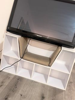 Book shelves with seat & tv