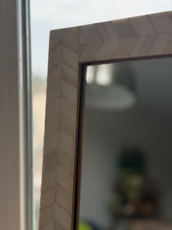 Mirror with shell border detail 20”x24”