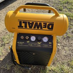 4.5 Gal portable electric air compressor