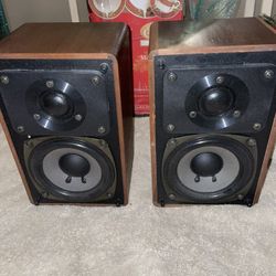 Realistic 40watt Speakers  And Amplifier
