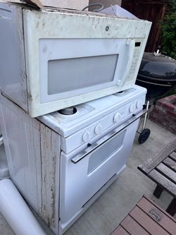 Gas stove microwave and sink