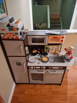 Boys or girls kitchen..was 150 new$ 80$ obo