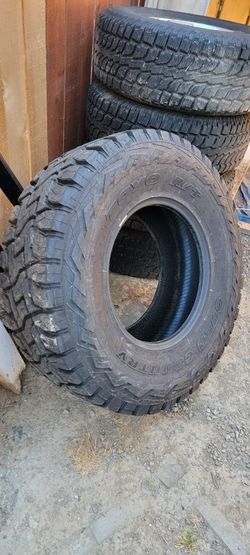 1 Single Open Country R/T 18  37" TIRE