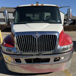 International 4300 Tow Truck