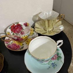TASAS Y PLATOS DE PORCELANA C/U