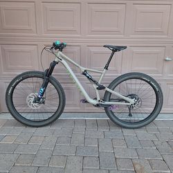 SPECIALIZED STUMPJUMPER COMP 27.5 INCH FULL SUSPENSION ( CHECK MY OTHER BIKES)