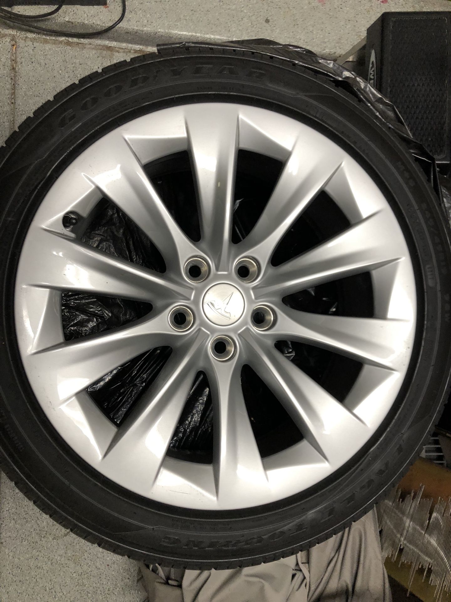 Original 2017 Tesla S 19” Wheels