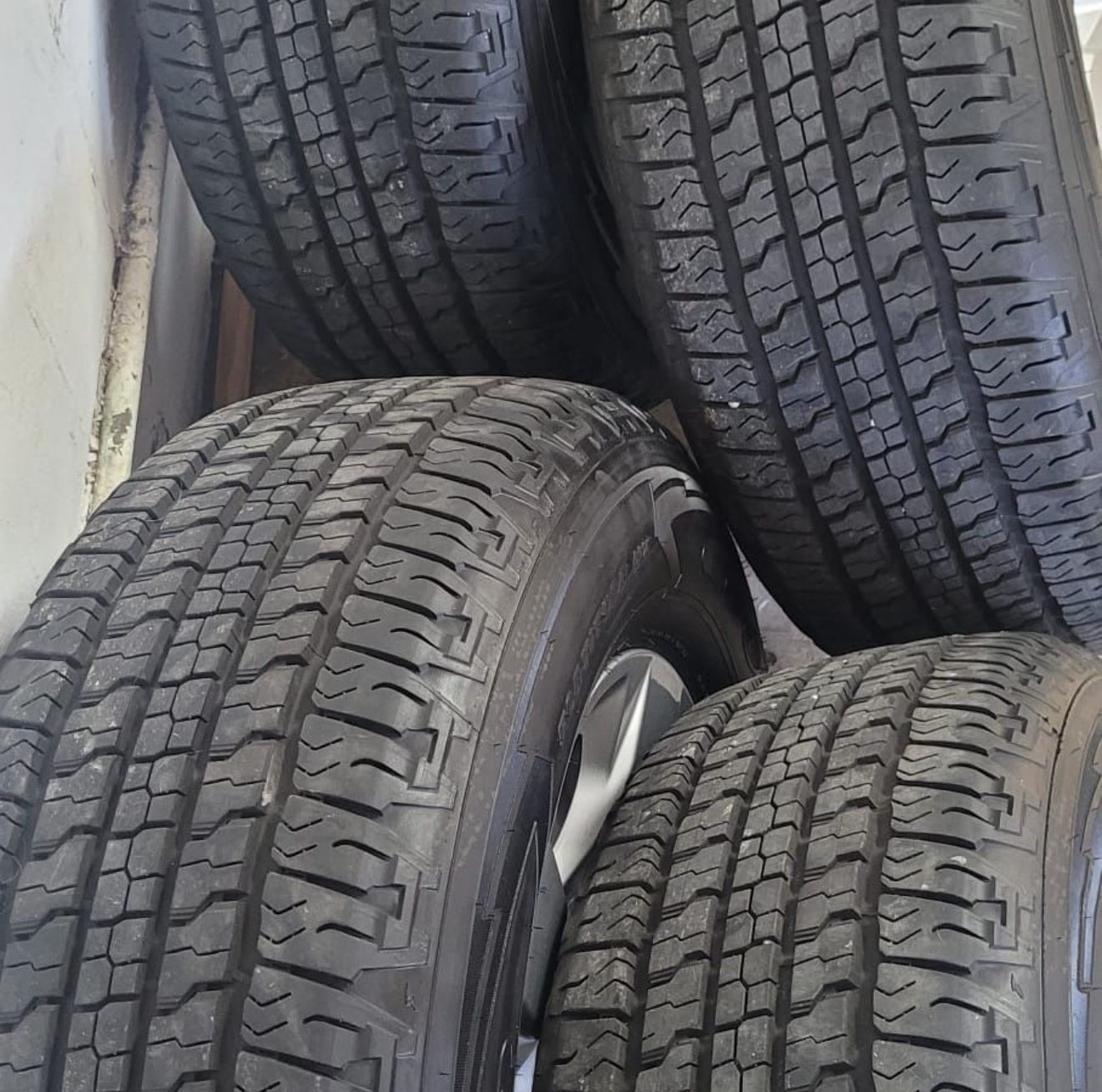 Gomas Y Rines 18” Nuevos De RAM 1500