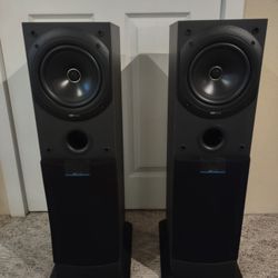 KEF Q30 Compact Tower Speakers. England 