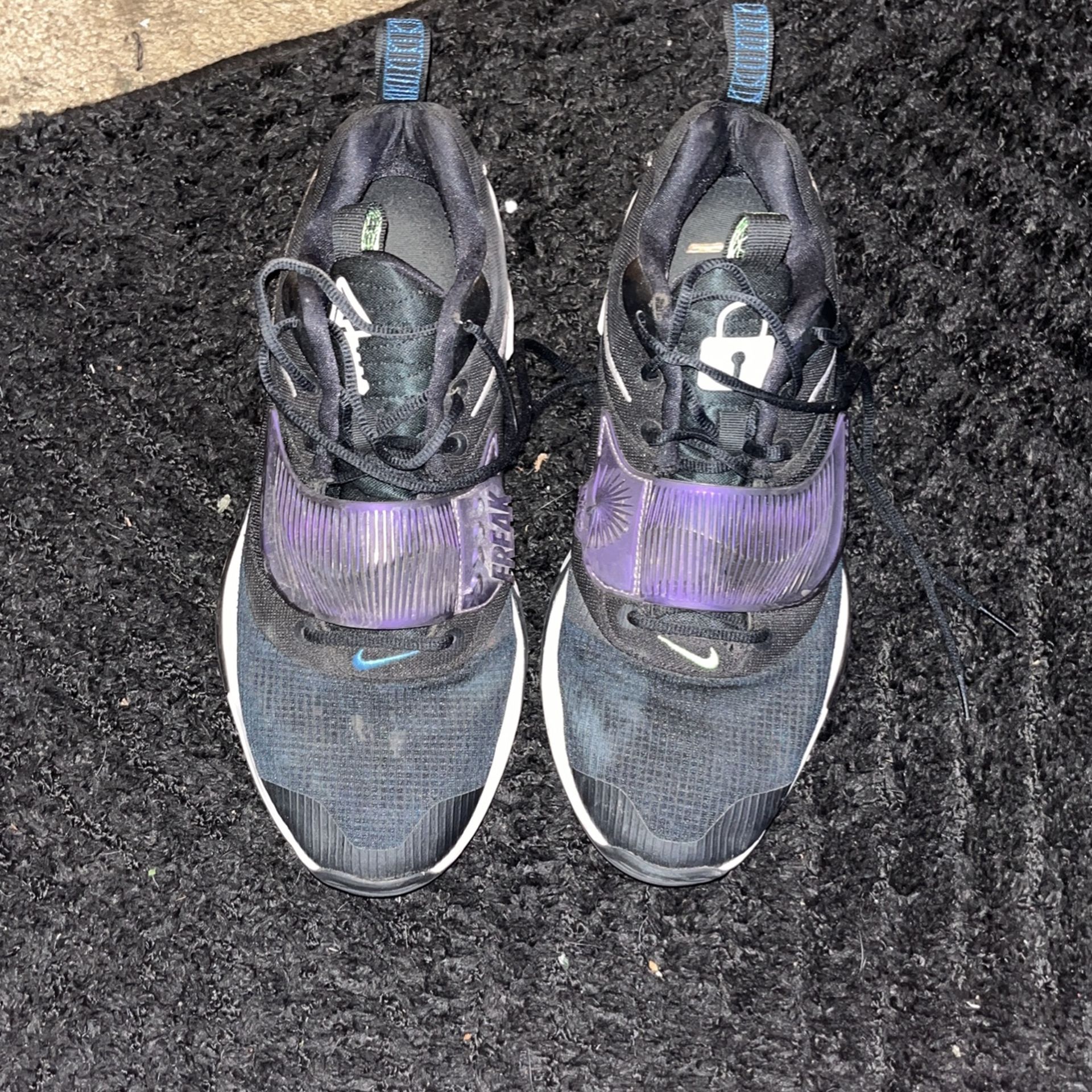 Giannis Freak 3 Basketball Shoes