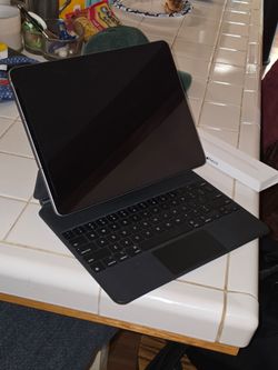 Apple iPad Pro M2(6th Generation, 12.9-inch), 1TB, Wi-Fi + Cellular, Space Gray, with Magic Keyboard, and Apple Pencil $900 OBO