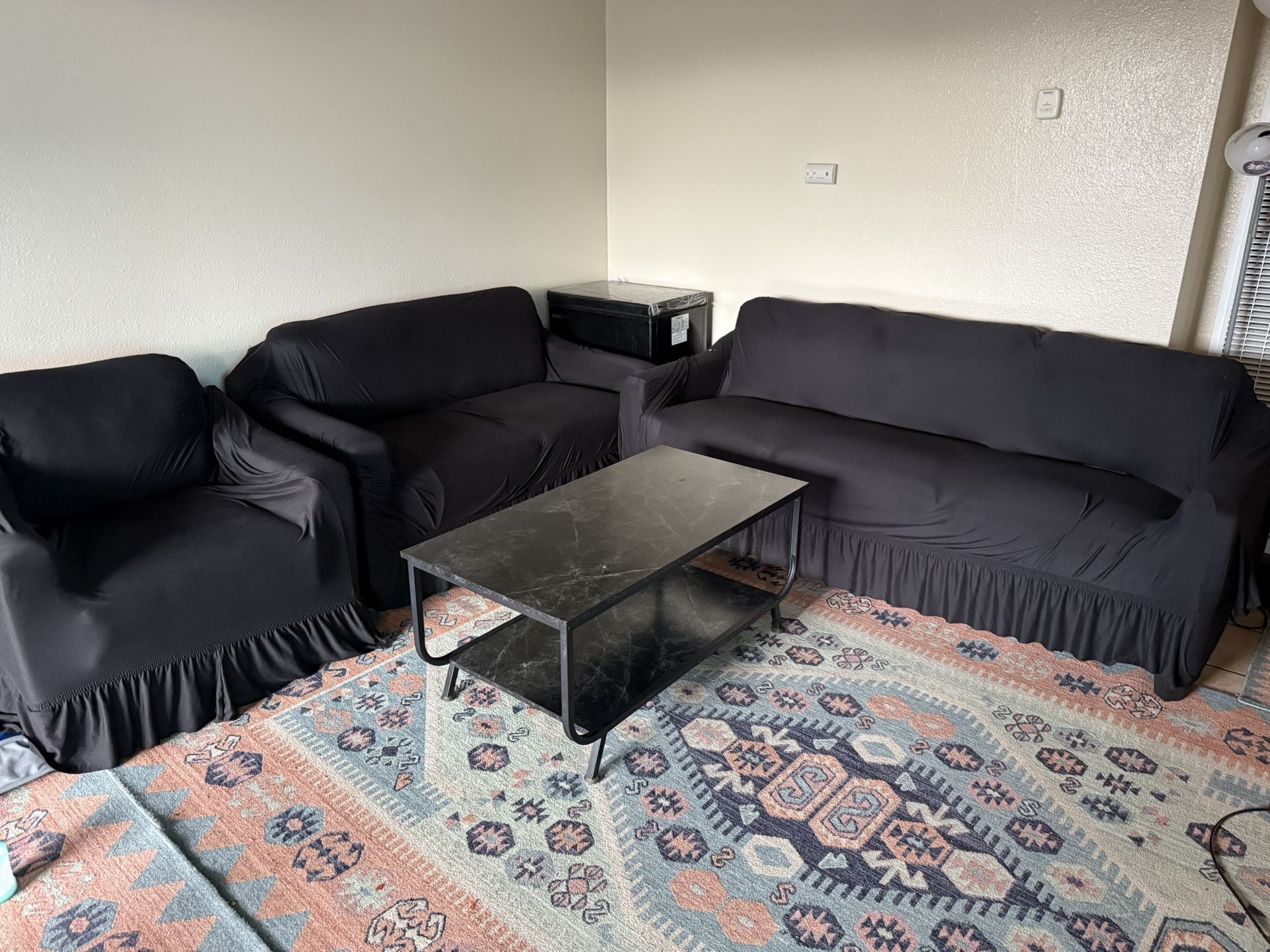 6 Setter Sofa With Covers And Coffee Table 