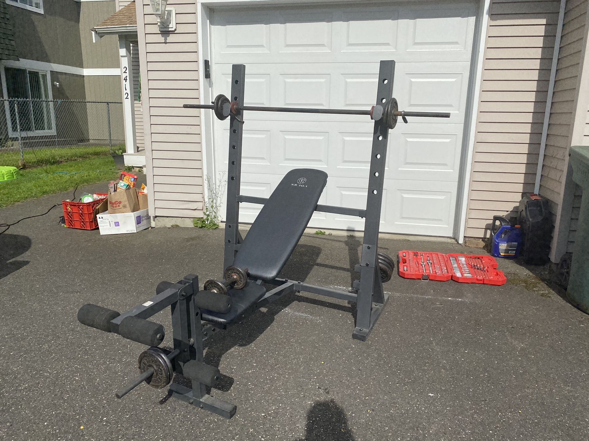 Golds Gym Xr 10.1 Adjustable Bench And Barbell