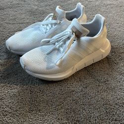White Adidas Swift Run 1.0 Shoes Women’s 9