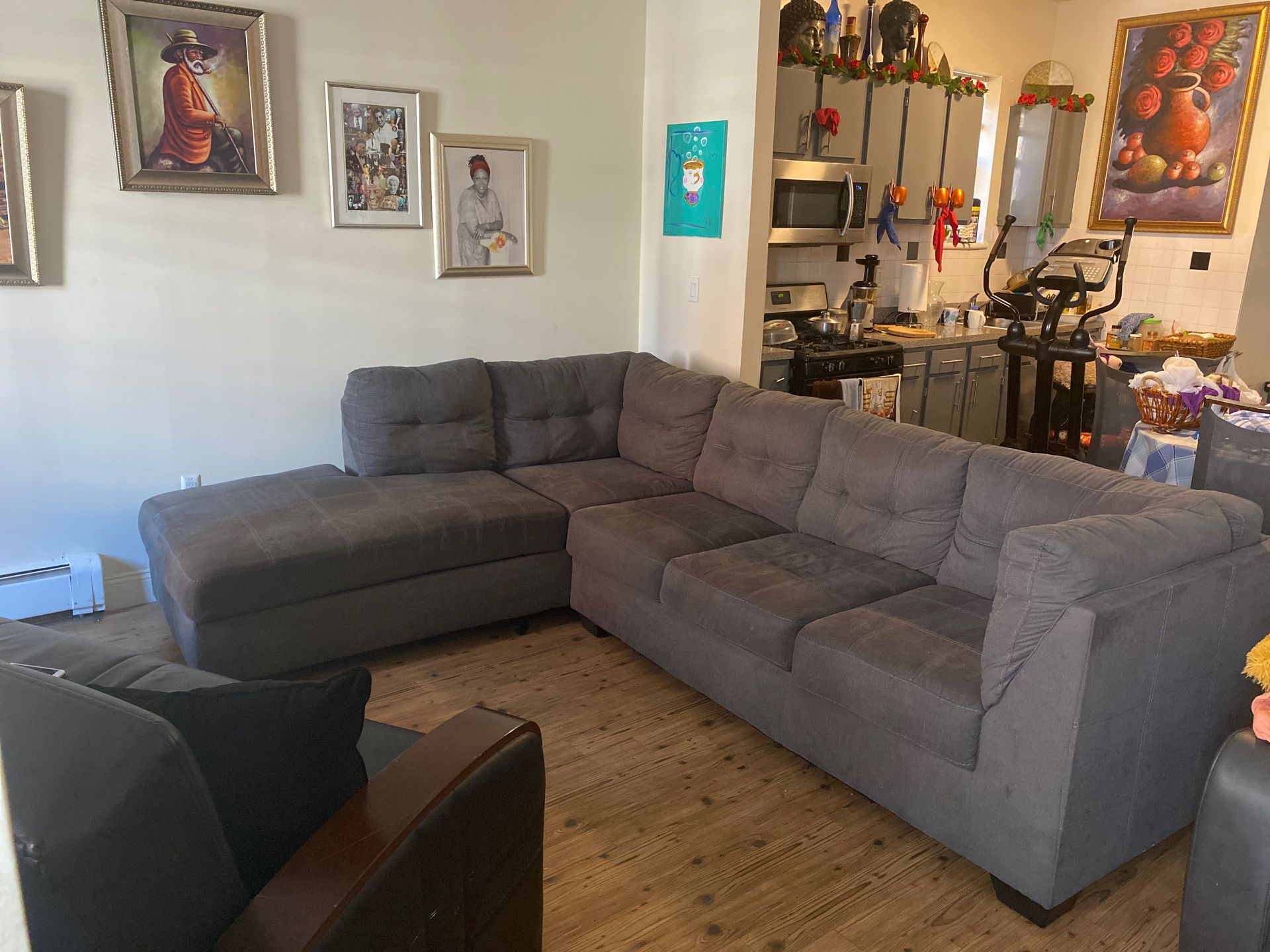 Grey Sectional couch/Mueble en forma de “L”