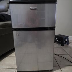 EMERSON COMPACT MULTI PURPOSE FRIDGE 