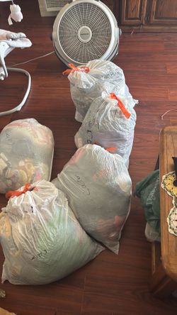Bags Of Clothes/ Bolsas De Ropa