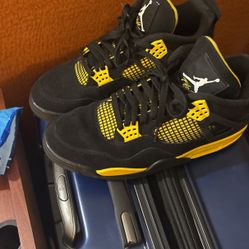 Jordan 4 Thunder 