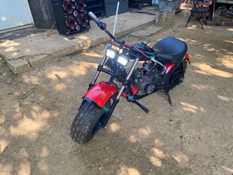 MINI BIKE SEMINUEVA CON MOTOR NUEVO 212cc CON EL GOBERNER DELETE PARA QUE CORRA MAS RAPIDO 55-60 MPH VARIAS PARTES NUEVAS TRABAJA PERFECTO. LUCES Y CO