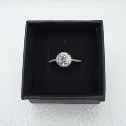 VVS1 Moissanite Engagement/Promise ring 1.0 Carat - Round Halo