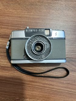 Olympus PEN EE 2 35mm Half Frame Film Camera W/Original Camera Bag 1960s Japan