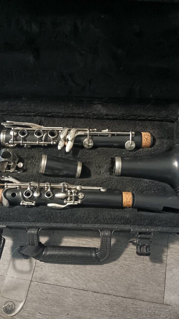 Clarinet Bundy In Excellent Condition 