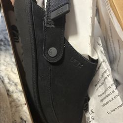 UGGS golden star   BIGG KIDS SIZE 5 