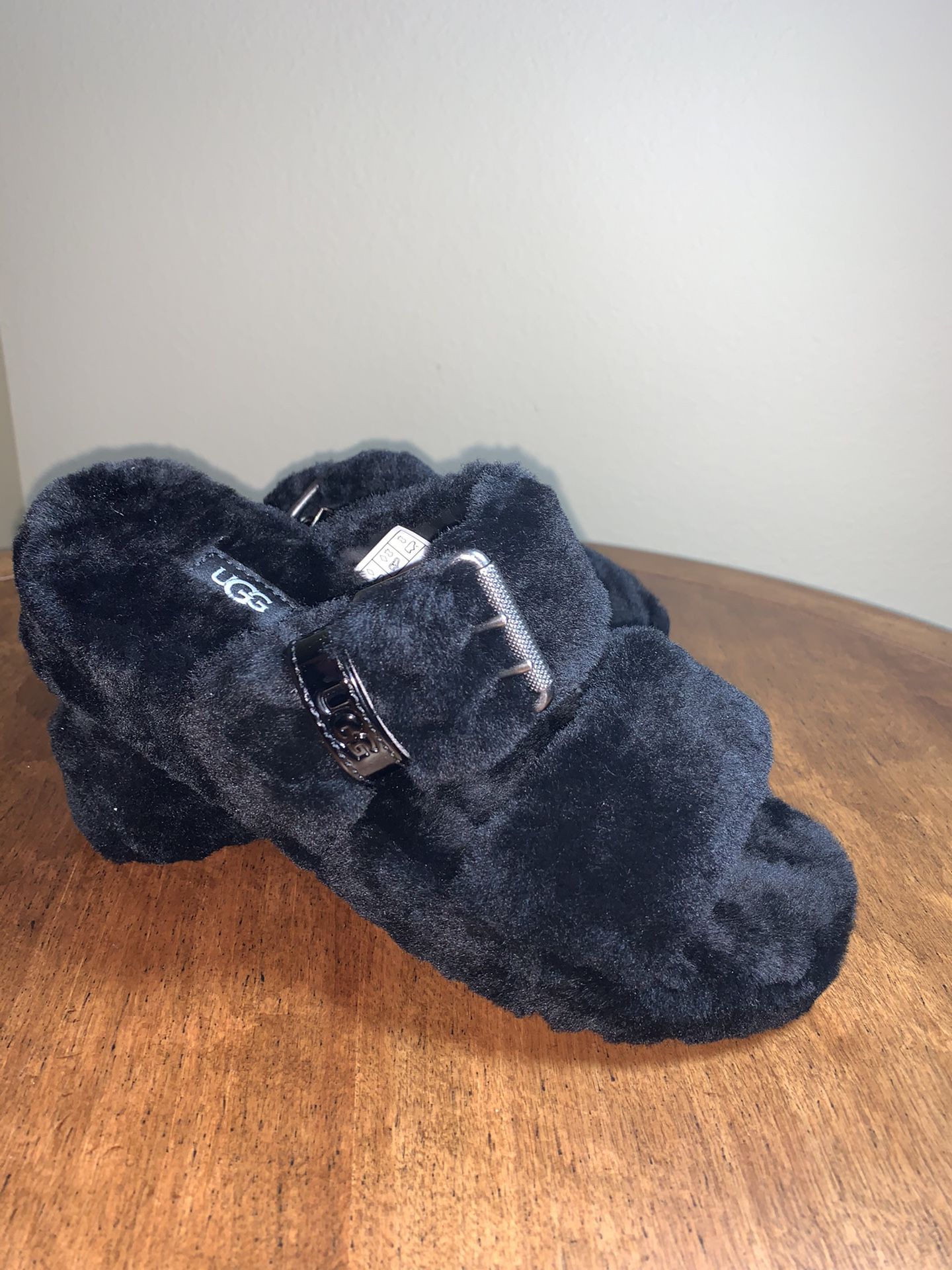 Ugg Slippers Size 7 Brand New
