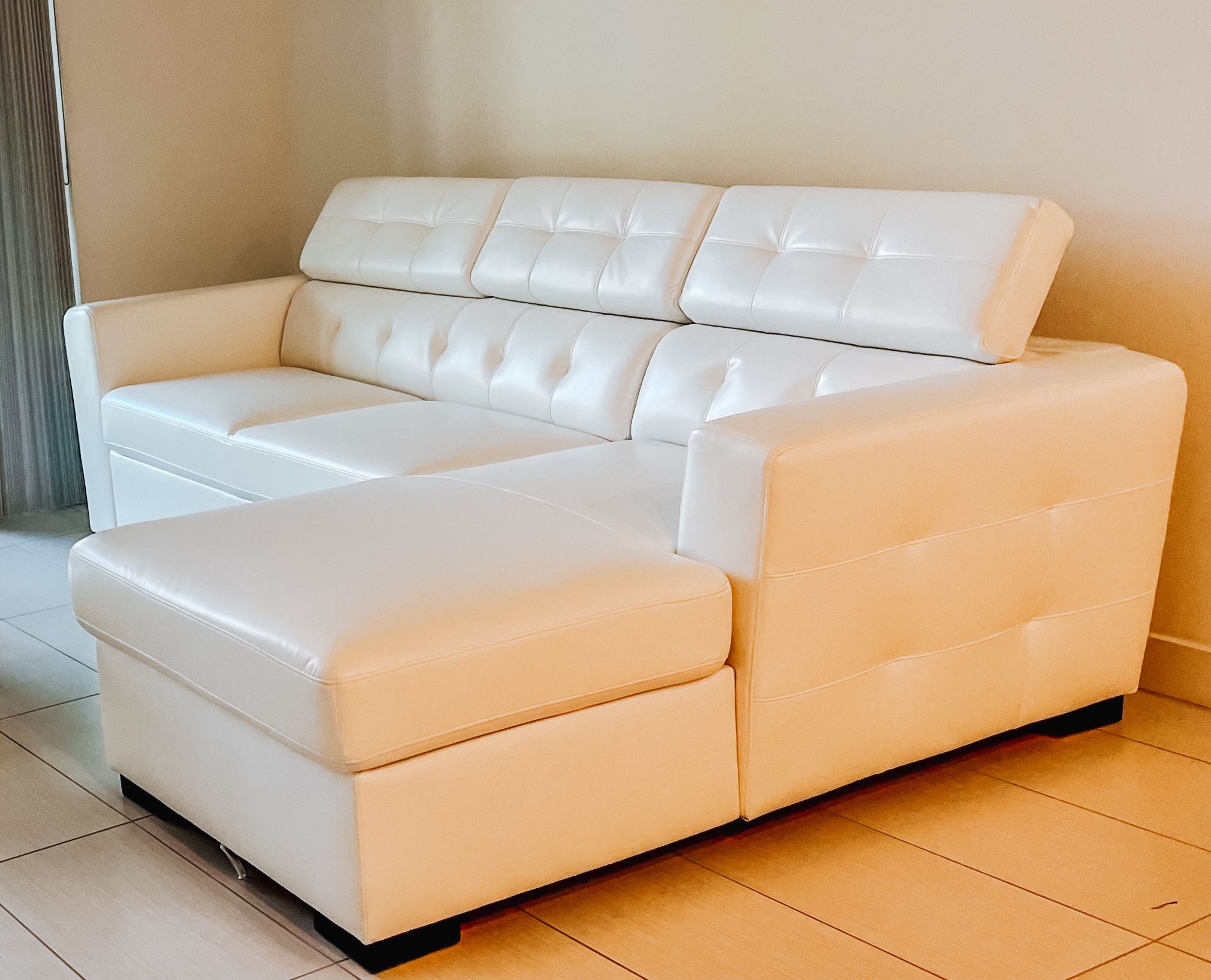 White Sleeper Sectional w/Right Chaise