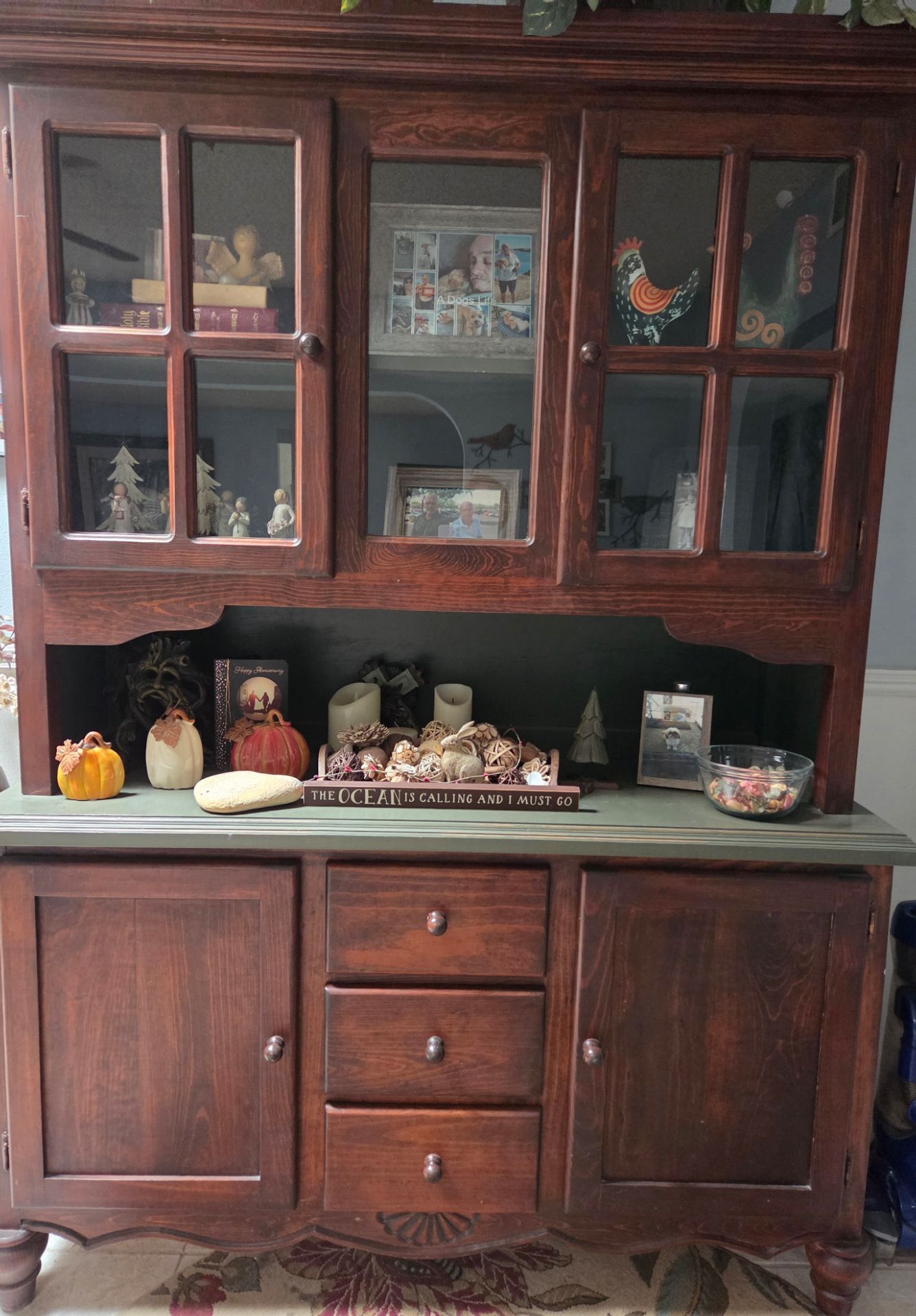 Dinning room hutch. Posted 5/19