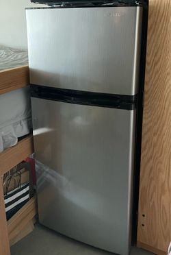 Mini fridge (insignia)