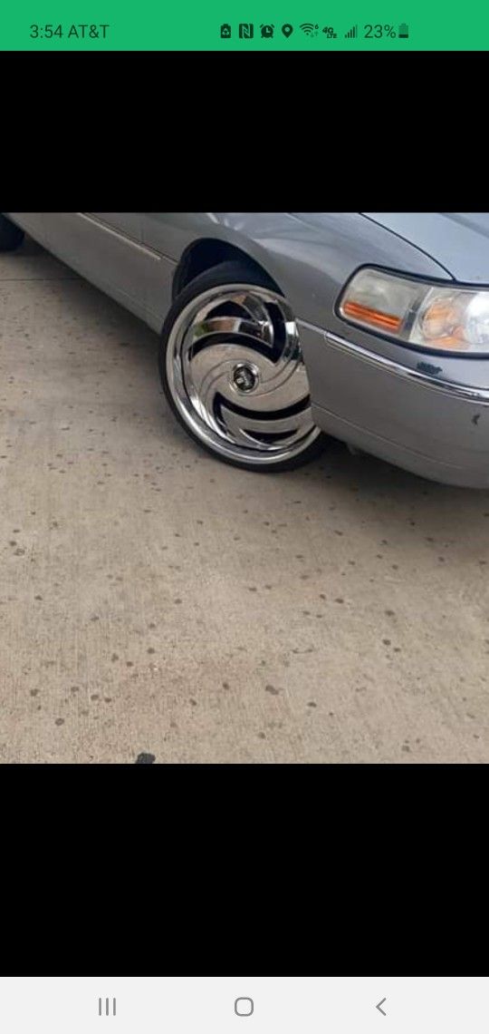22' Dub Floaters With Unbreakable Hubs Two Bolt Patterrns 5×4.5 an Another Bolt Pattern Not Sure What It Is, Fits Crownvic, Lincoln, Oldsmobile