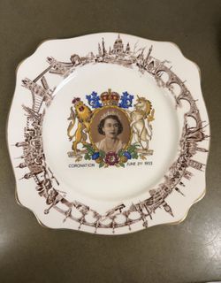 Original Queen Elizabeth 1953 Coronation Plate w/ Gold Trim, Rare & Beautiful