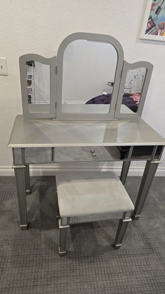 Makeup Vanity And Mirror &Stool