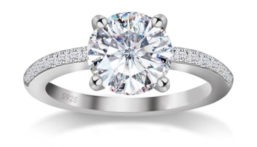 QUEENOU Moissanite Ring Size 6 - Brand New in Box