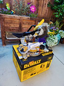 Dewalt brand new 20V MAX Cordless 7-1/4 in. Sliding Miter Saw with (1) 20V Battery 4.0Ah and Charger.