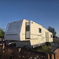 38 ft 5th wheel 2004