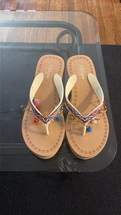Nikkys USA sandals size 8