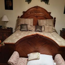 Queen size, headboard and footboard, no mattress and 3 large hutches.Three thousand dollars there wood all perfect , very heavy