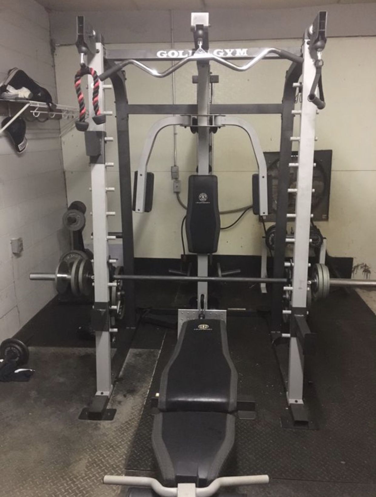 Golds Gym Weight Set In Near New Condition w/ 300 Lb Weight Set