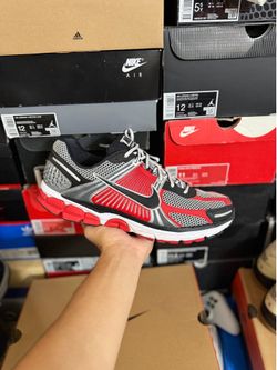 Nike Zoom Vomero 5 Metallic Silver University Red size 12 VNDS