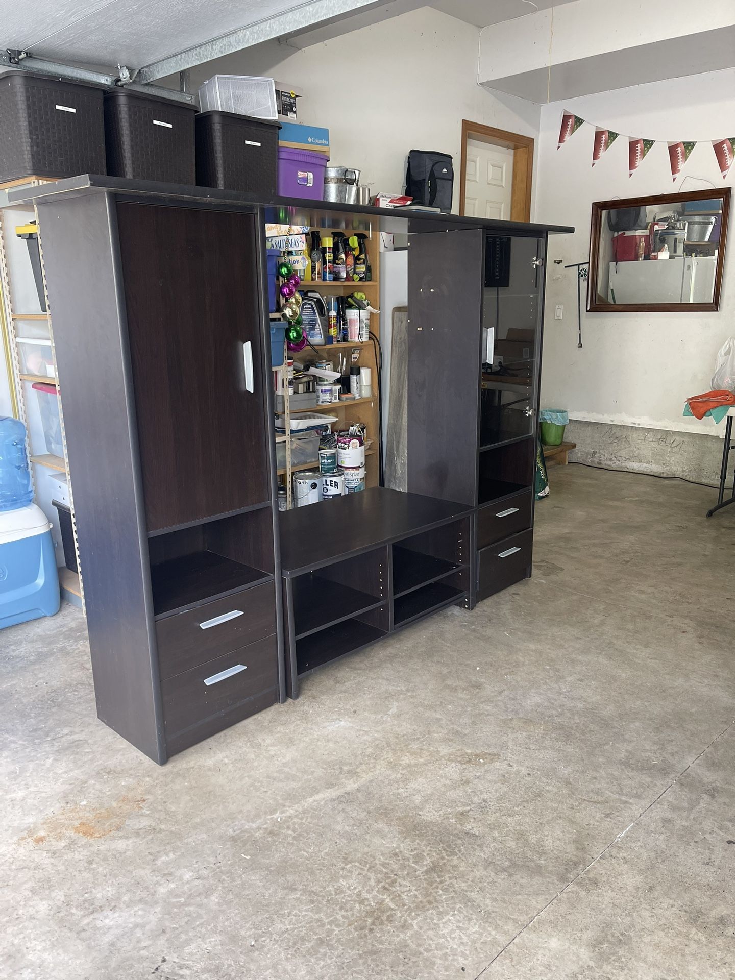 Entertainment center
