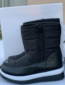 Snow boots for women’s sizes 6,7,8,9,10