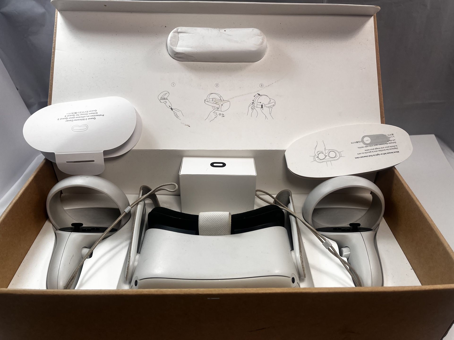 Oculus Quest 2 VR Headset (128GB) with Controllers – Complete in Box