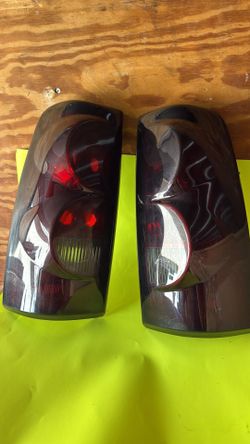 Silverado tail lights 03-06