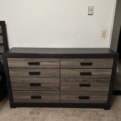 Ashley’s Furniture Dresser Bedroom Set