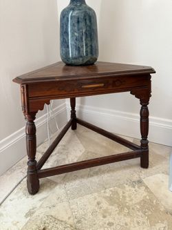 Corner Table