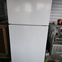 Refrigerator Mayrag