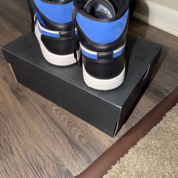 Jordan 1’s mid size 8