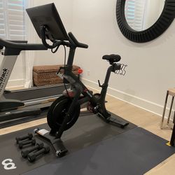 Peloton GEN 3 Like New 1400 for Sale in Rcho Santa Fe CA